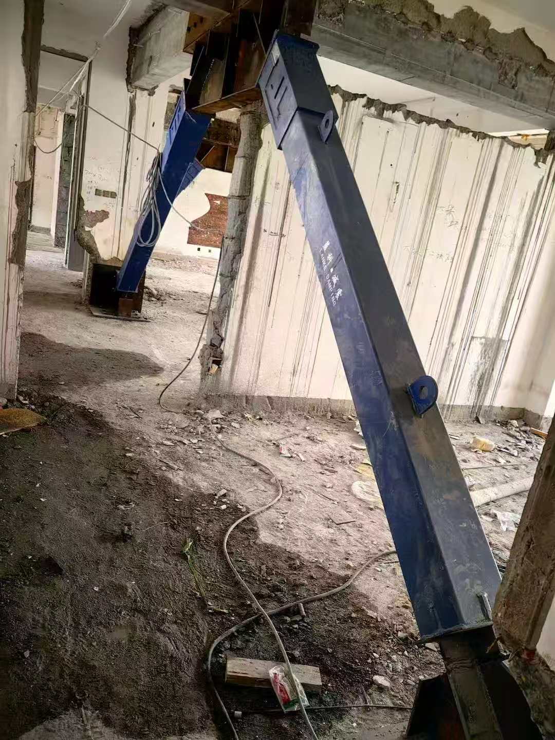 渝中柱子粘钢加固施工工艺